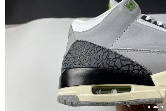 Rep EP Jordan 136064-006 Chlorophyll Retro Air 136064-006 3 0409